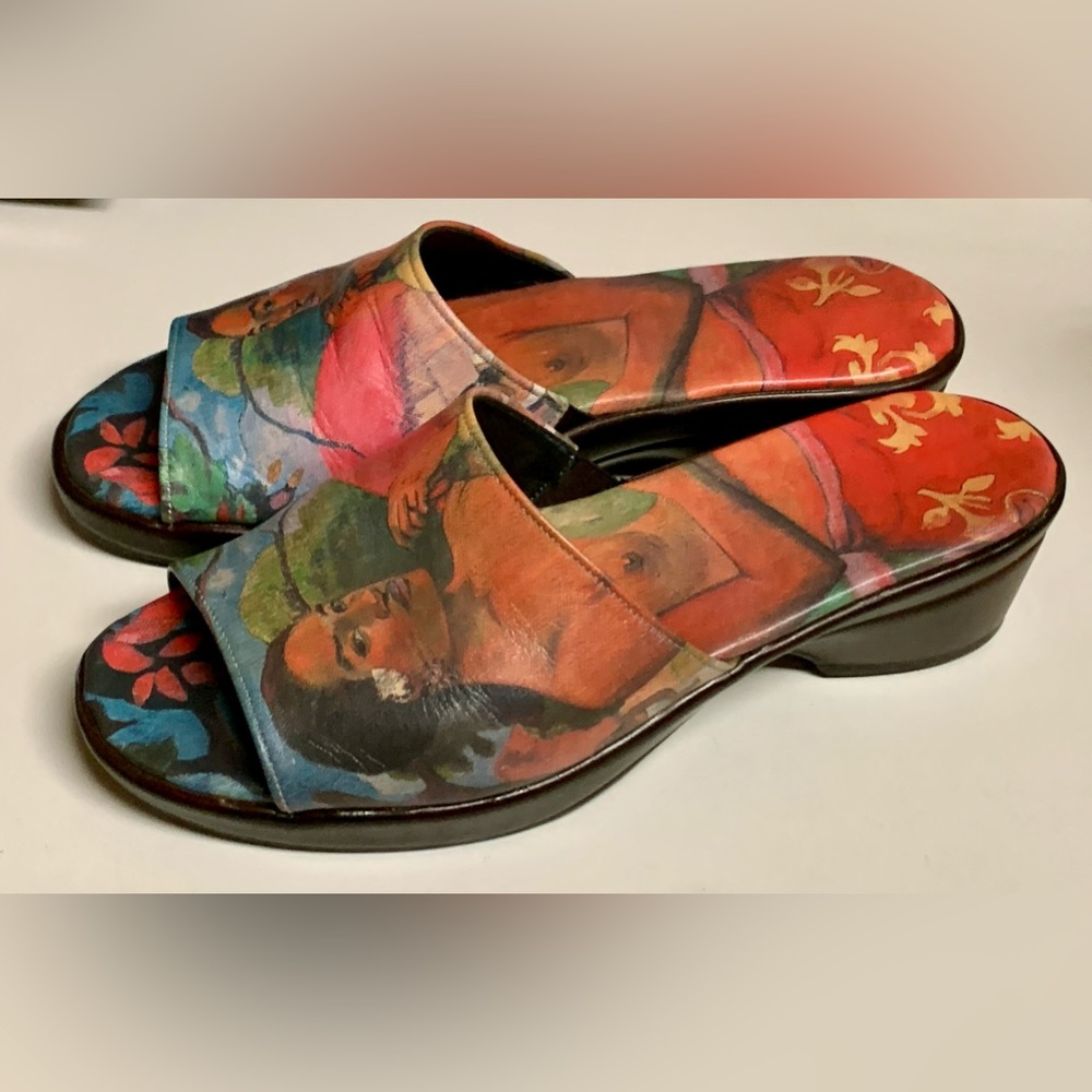 Women’s 7 1/2 B Icon Wearable Art Longing Illustrated… Gem